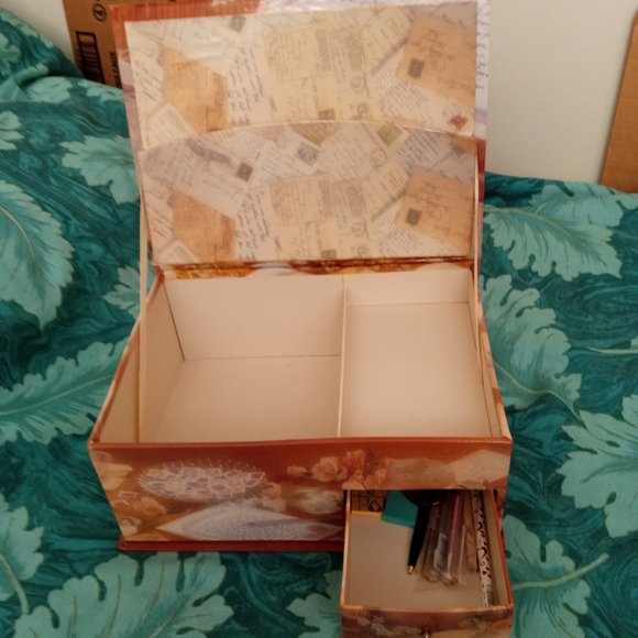 Decorative Stationary gift box - Picture 1 of 3